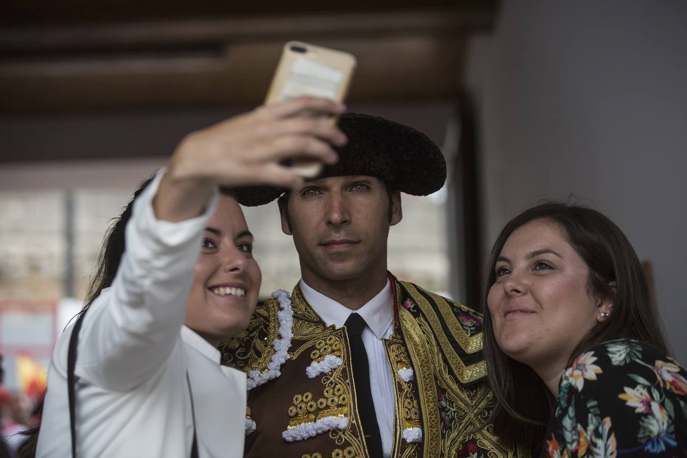 Fotos: Perera sale por la puerta grande en la segunda corrida de toros de la Feria de Santiago