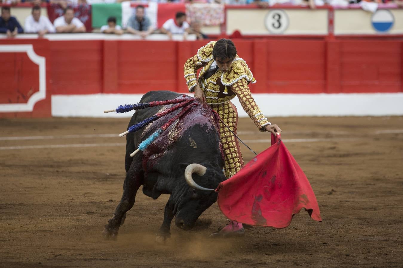 Fotos: Perera sale por la puerta grande en la segunda corrida de toros de la Feria de Santiago