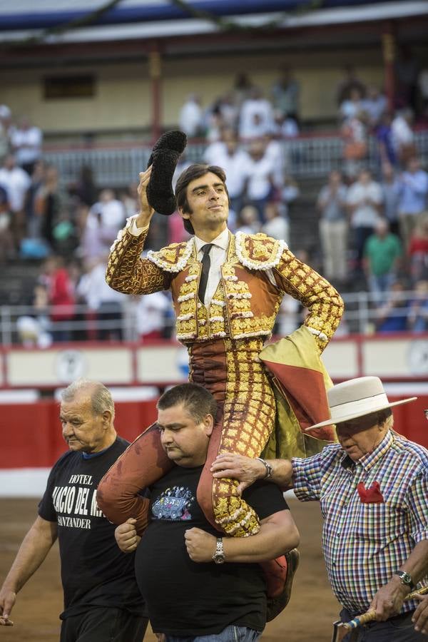 Fotos: Perera sale por la puerta grande en la segunda corrida de toros de la Feria de Santiago