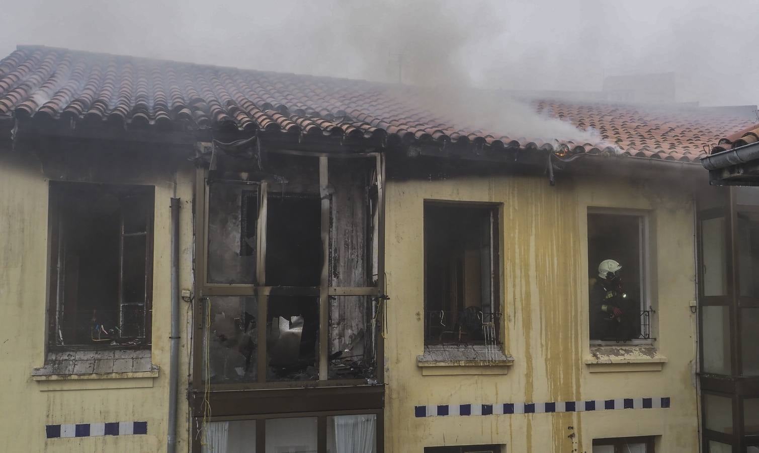 Fotos: Incendio en la calle San Sebastián de Santander