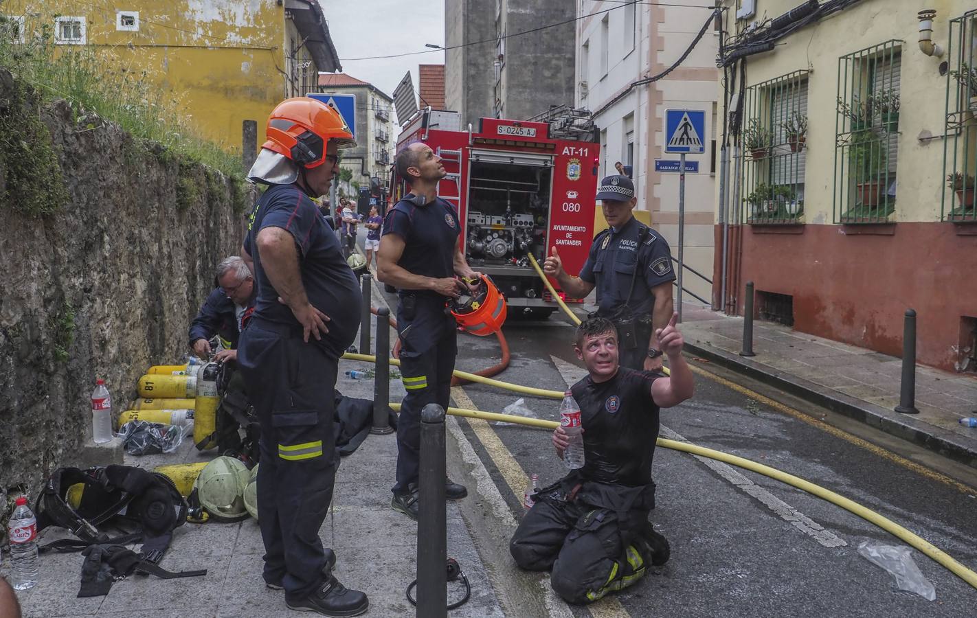 Fotos: Incendio en la calle San Sebastián de Santander