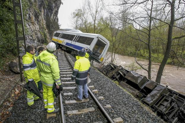 El descarrilamiento del tren de FEVE se produjo el 5 de abril de 2013. 