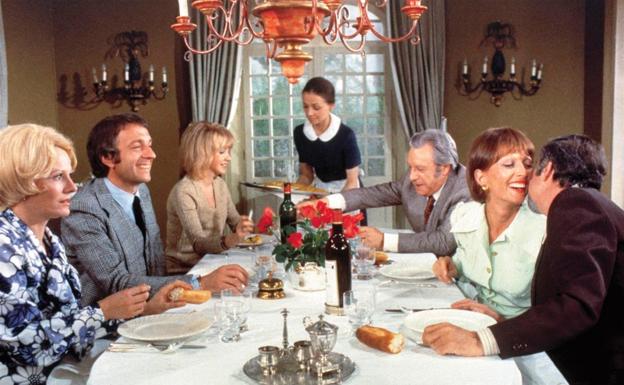 Stéphane Audran, Jean-Pierre Cassel, Paul Frankeur, Bulle Ogier, Fernando Rey, Delphine Seyrig y Milena Vukotic en 'El discreto encanto de la burguesía' (1972).