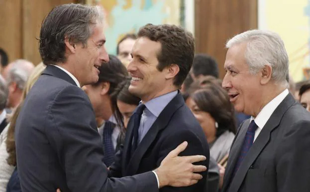 De la Serna, Casado y Arenas, en la toma de posesión como ministro de Fomento en 2016.