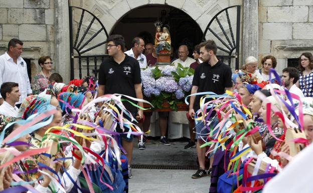 El pueblo de Tanos honra a su patrona Santa Ana