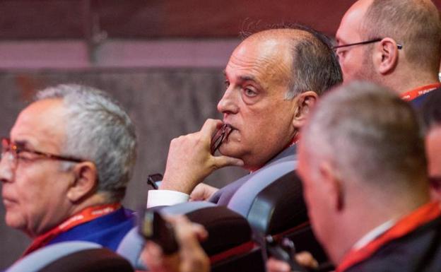 Tebas, en el centro de la imagen, en la Asamblea de la FEF. 