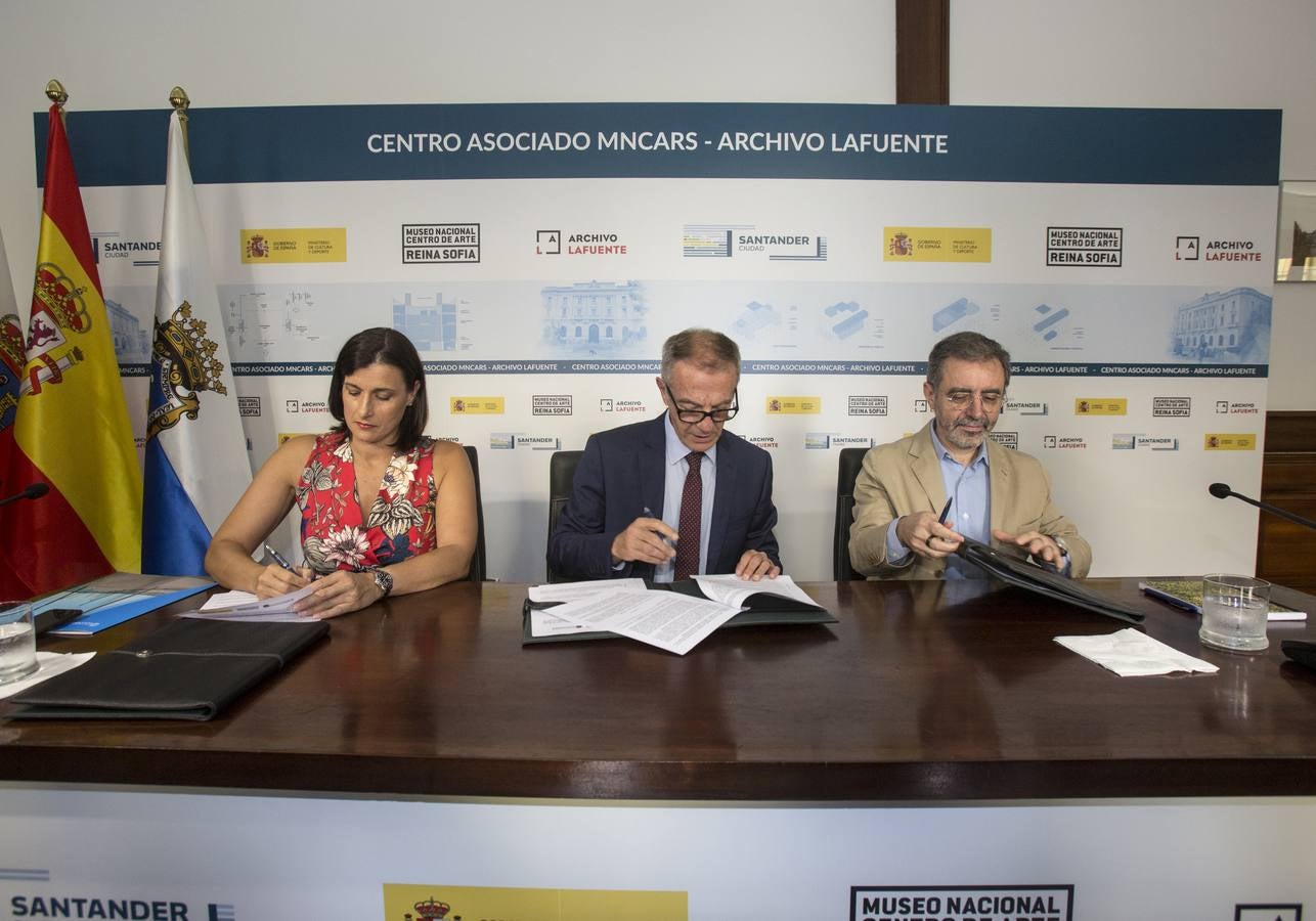 César Díaz, concejal de Urbanismo; Ricardo Martí, presidente del patronato del Museo; Manuel Borja-Villel, director del Reina Sofía; Pablo Zuloaga, delegado del Gobierno; José Guirao, ministro de Cultura; Gema Igual, alcaldesa de Santander; José María Lafuente, artífice del Archivo; y Míriam Díaz, concejala de Cultura.