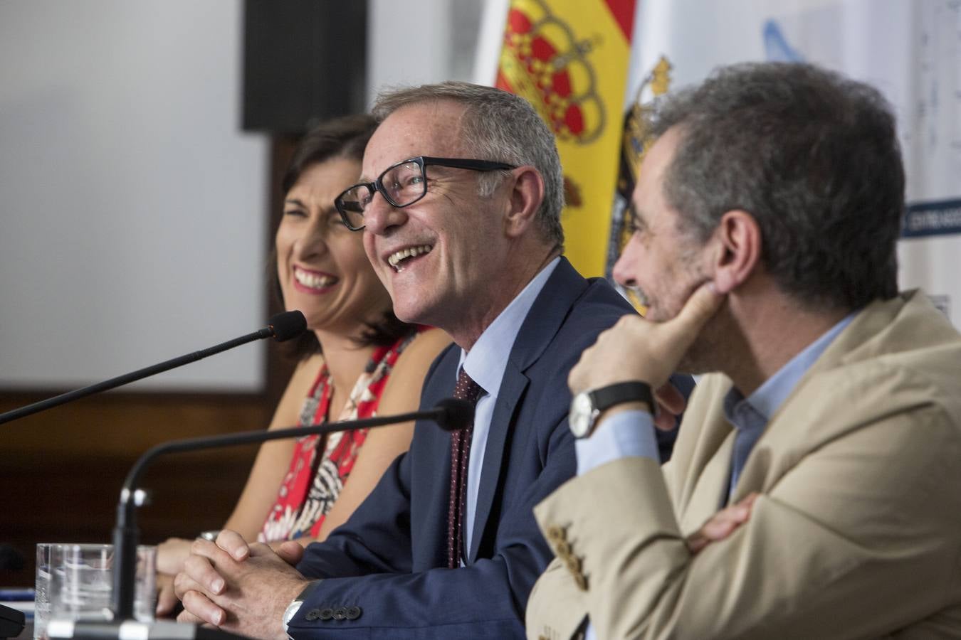 César Díaz, concejal de Urbanismo; Ricardo Martí, presidente del patronato del Museo; Manuel Borja-Villel, director del Reina Sofía; Pablo Zuloaga, delegado del Gobierno; José Guirao, ministro de Cultura; Gema Igual, alcaldesa de Santander; José María Lafuente, artífice del Archivo; y Míriam Díaz, concejala de Cultura.