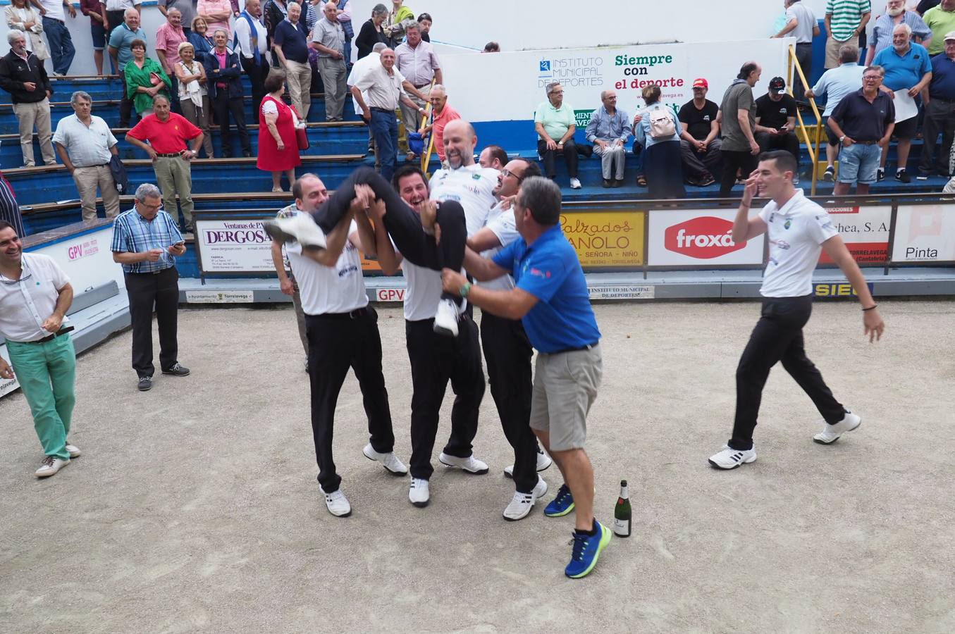 Peñacastillo inaugura un nuevo tiempo. La peña llamada a dominar los próximos años en los bolos anticipa su dominio al vencer en una temporada que ha significado el fin de la hegemonía de Hermanos Borbolla