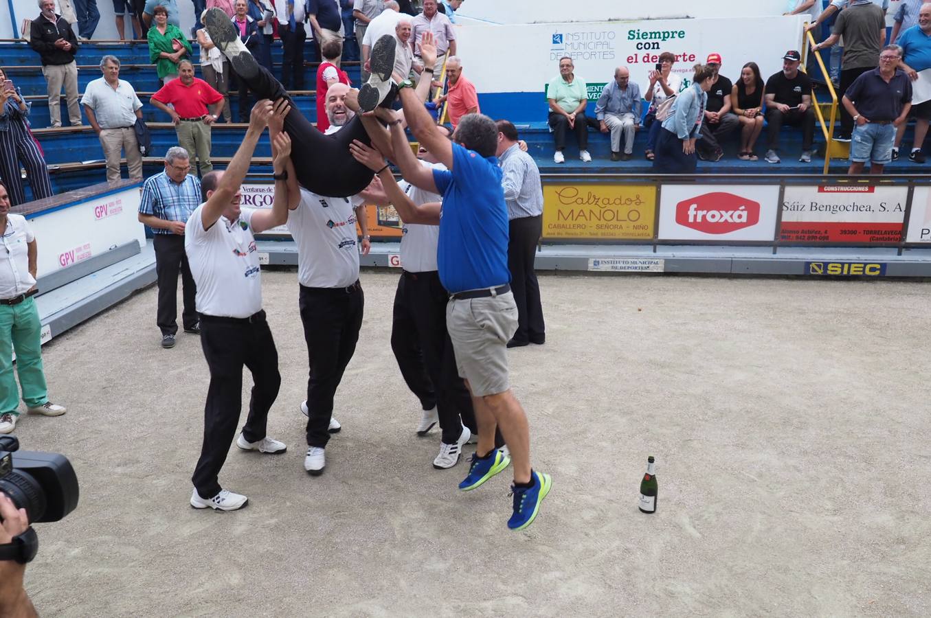 Peñacastillo inaugura un nuevo tiempo. La peña llamada a dominar los próximos años en los bolos anticipa su dominio al vencer en una temporada que ha significado el fin de la hegemonía de Hermanos Borbolla