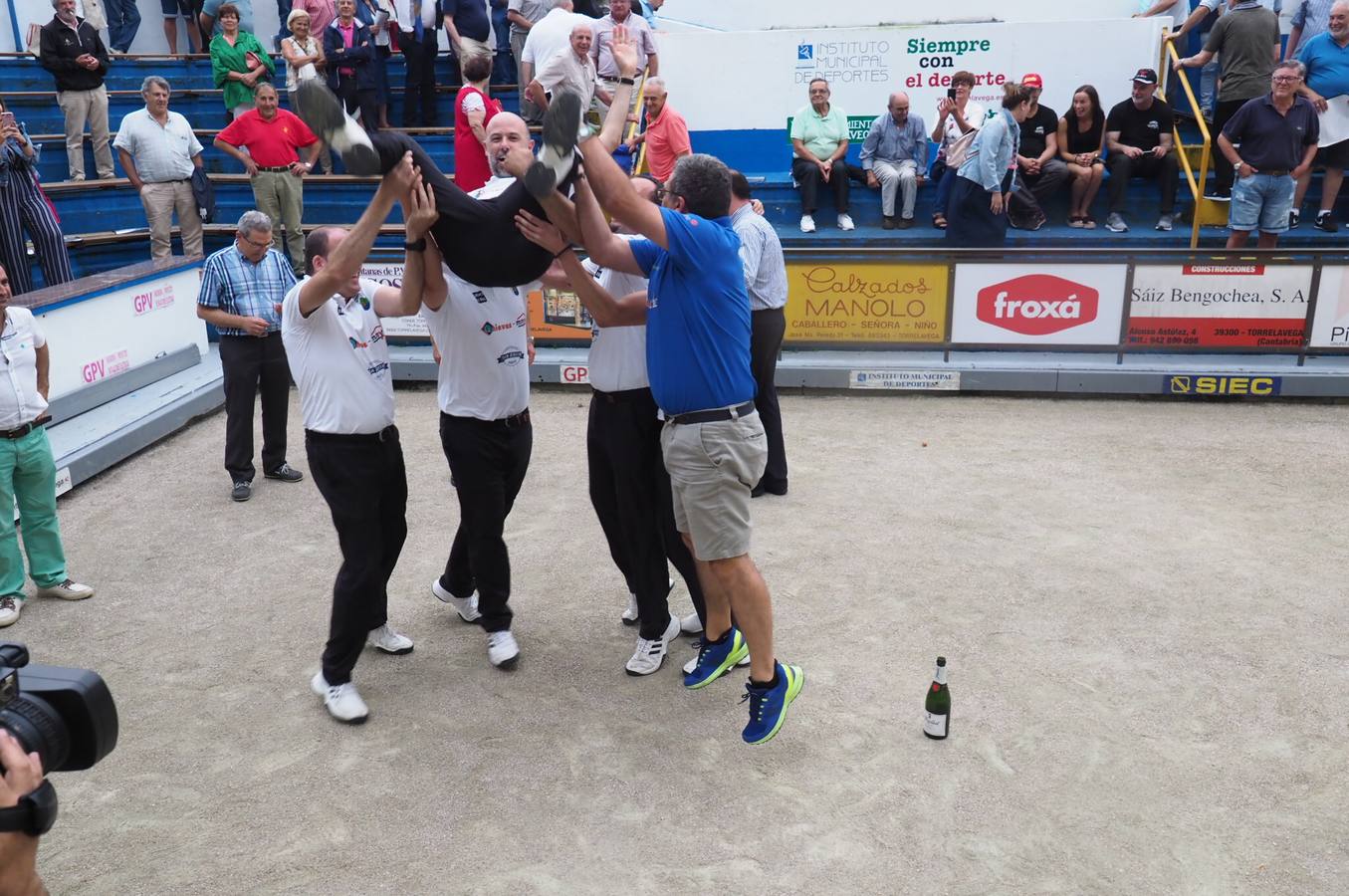 Peñacastillo inaugura un nuevo tiempo. La peña llamada a dominar los próximos años en los bolos anticipa su dominio al vencer en una temporada que ha significado el fin de la hegemonía de Hermanos Borbolla