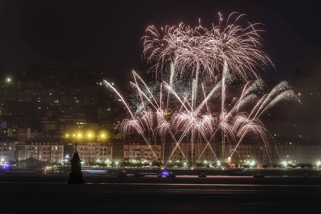 Fotos: Fuegos sobre el muelle