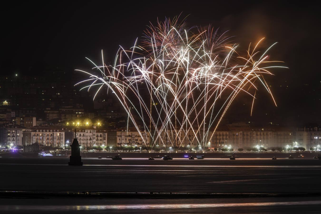 Fotos: Fuegos sobre el muelle