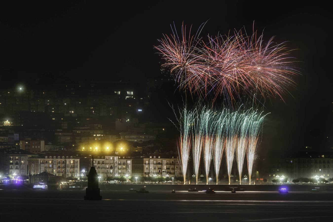 Fotos: Fuegos sobre el muelle