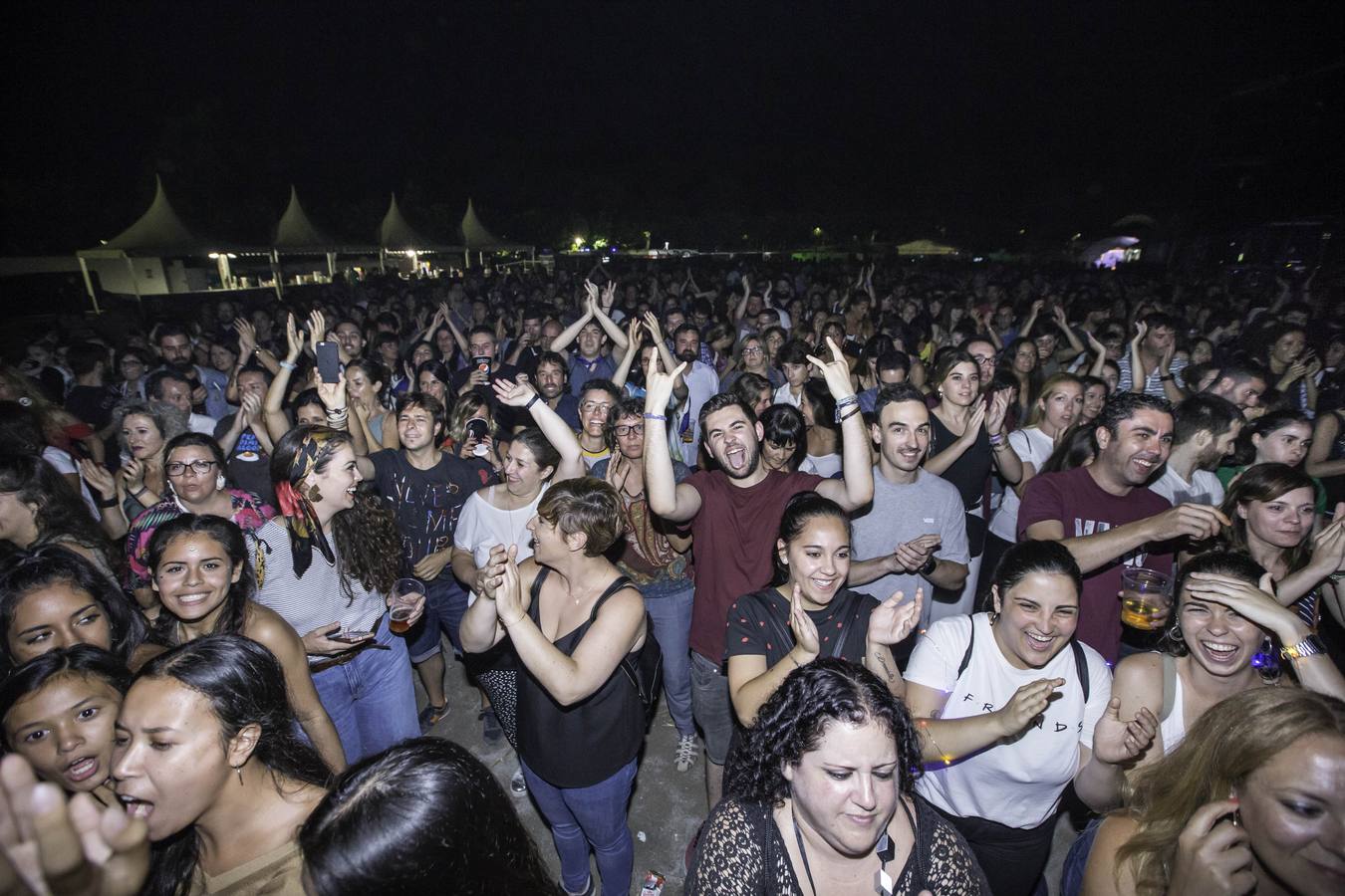 Miles de personas arropan a Vetusta Morla en el concierto de este jueves por la noche en La Campa de la Magdalena