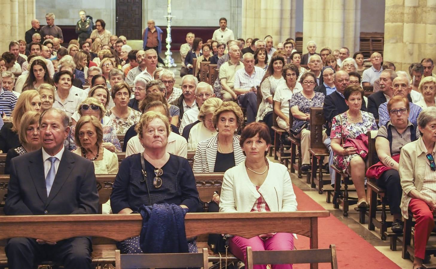 El obispo de Santander, Manuel Sáchez Monge, preside en la Catedral de Santander el acto oficial de la clausura del proceso abierto, en lo concerniente al ámbito de la Diócesis, para declarar a 79 mártires de persecución religiosa «por no renunciar a su fe» durante el primer año de la Guerra Civil española.