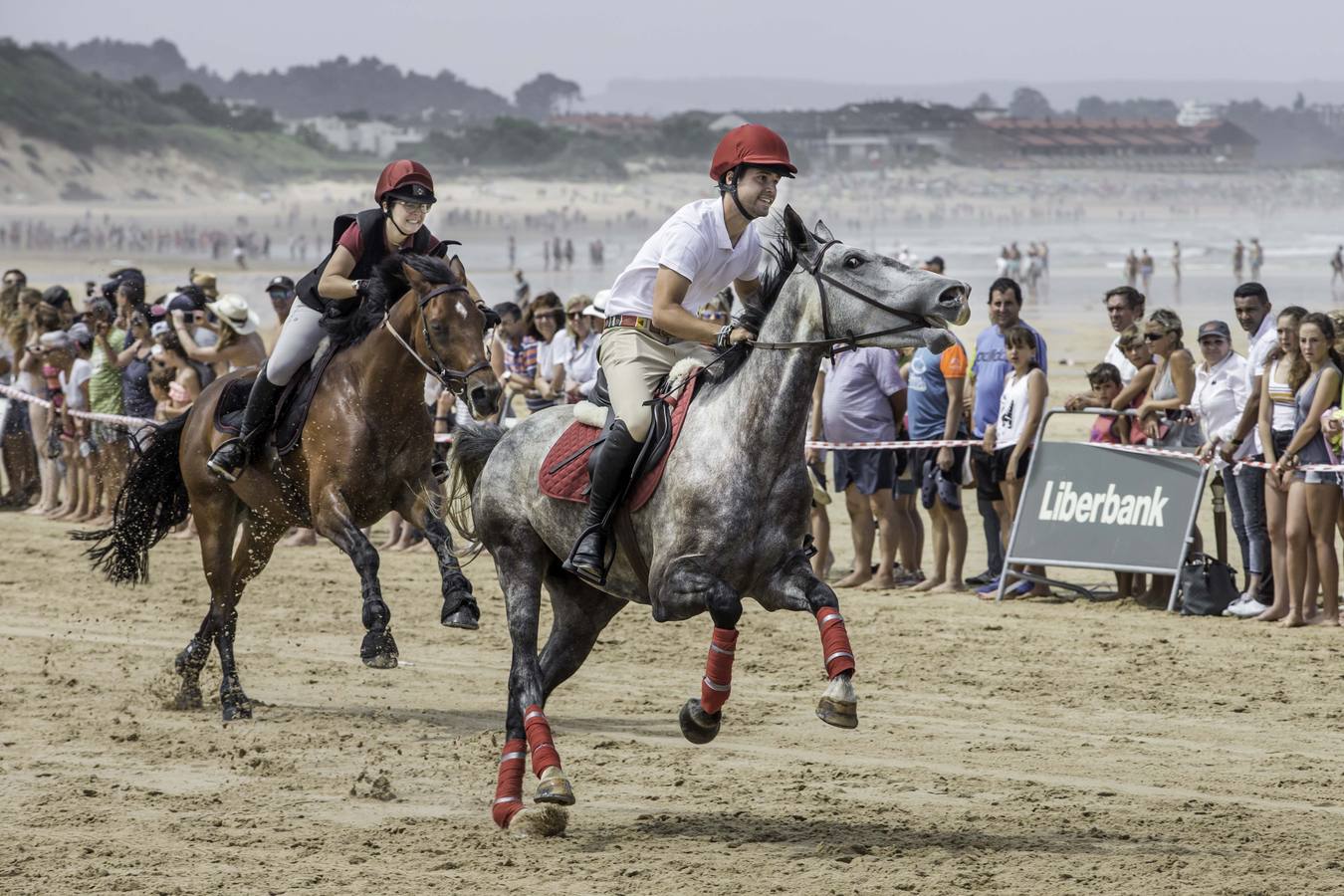 La amazona cántabra es la primera que gana la carrera principal, en una jornada en la que Diego Sarabia se impuso en las otras dos pruebas del día