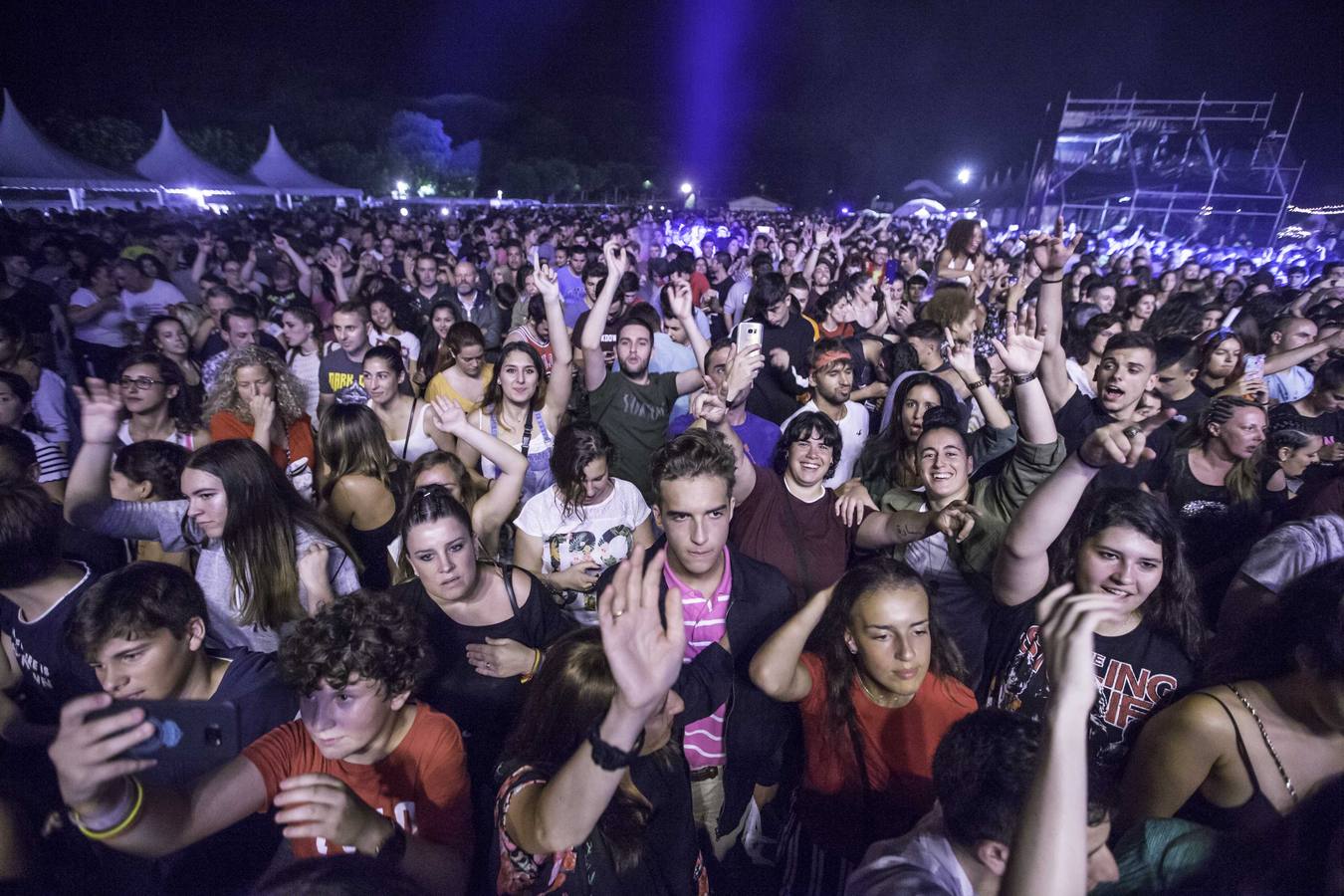 Fotos: Indignación en La Campa por la cancelación del concierto de David Guetta