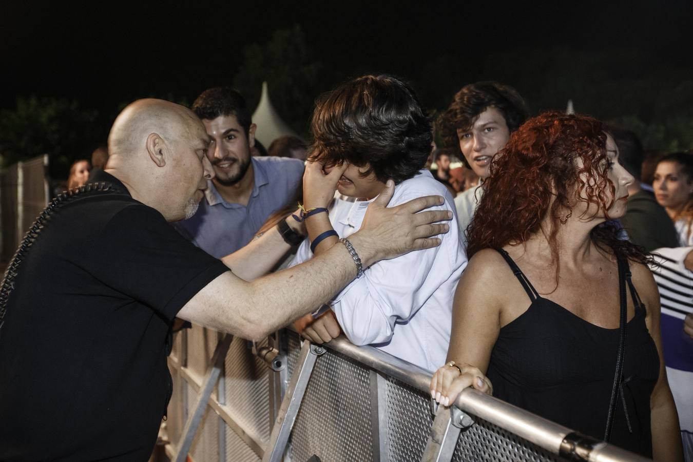 Fotos: Indignación en La Campa por la cancelación del concierto de David Guetta