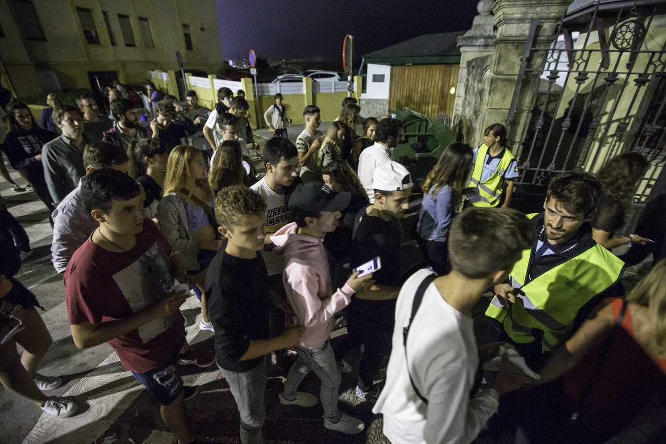 Fotos: Indignación en La Campa por la cancelación del concierto de David Guetta