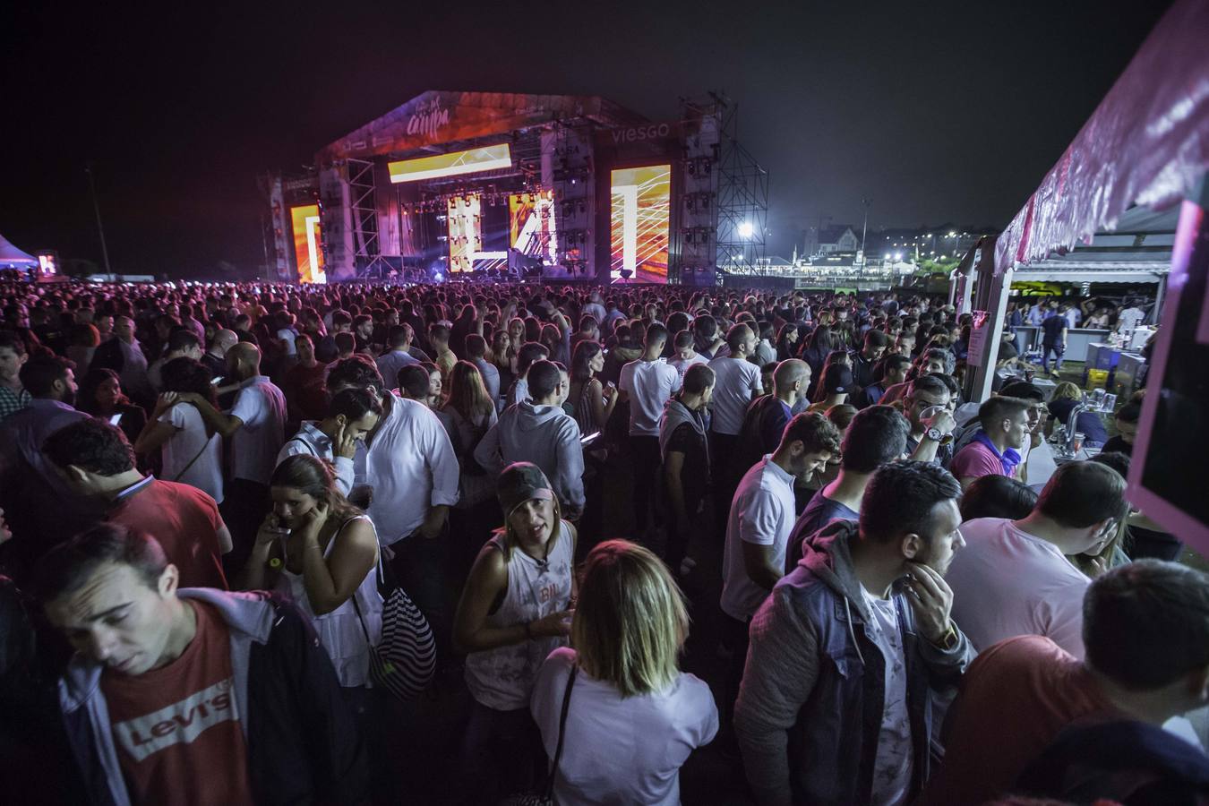 Fotos: Indignación en La Campa por la cancelación del concierto de David Guetta