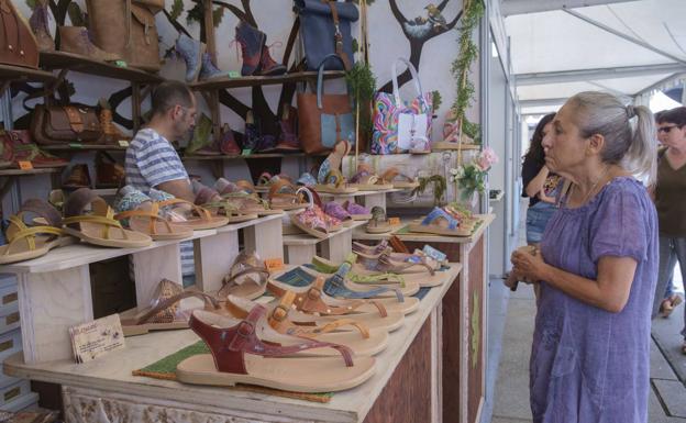 La Feria de Artesanía de Santander reúne en La Porticada 34 puestos 