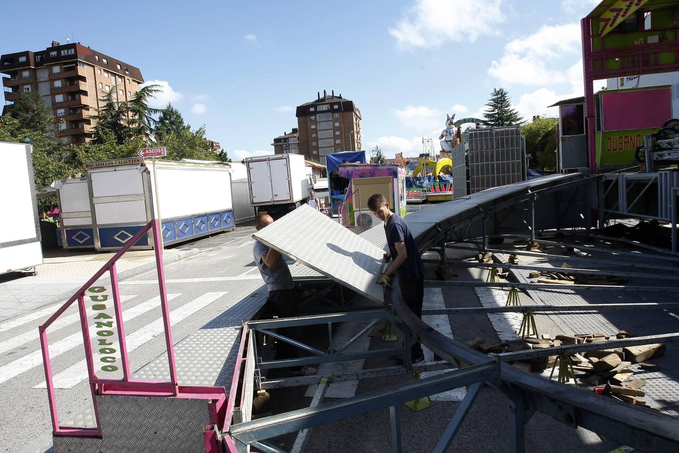 Fotos: Las fiestas de la &#039;Patrona&#039; van tomando forma en Torrelavega