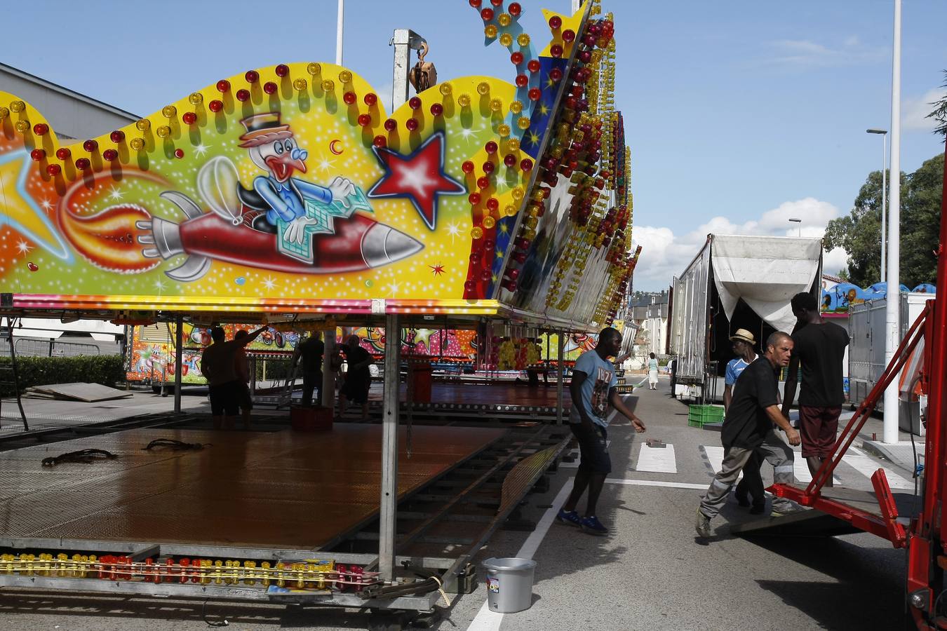 Fotos: Las fiestas de la &#039;Patrona&#039; van tomando forma en Torrelavega