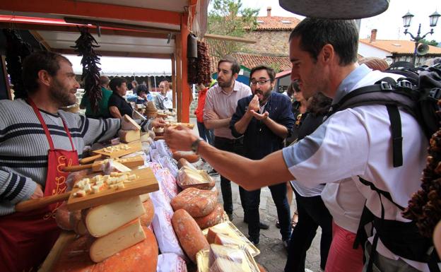 Una edición de la Feria del Queso de Pesquera.