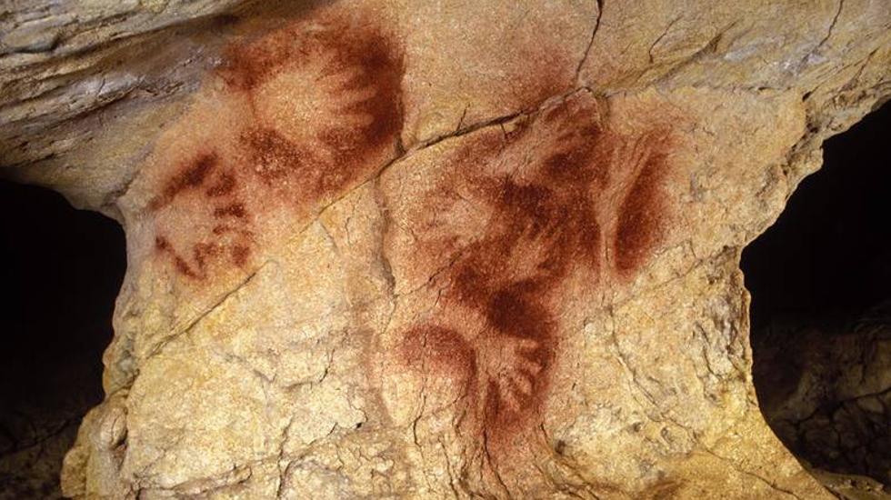 Manos en negativo encontrada en la cueva de La Fuente del Salín, en Val de San Vicente. 