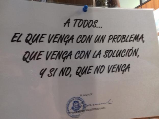 Imagen del cartel colgado en el Ayuntamiento de Marina. :: 