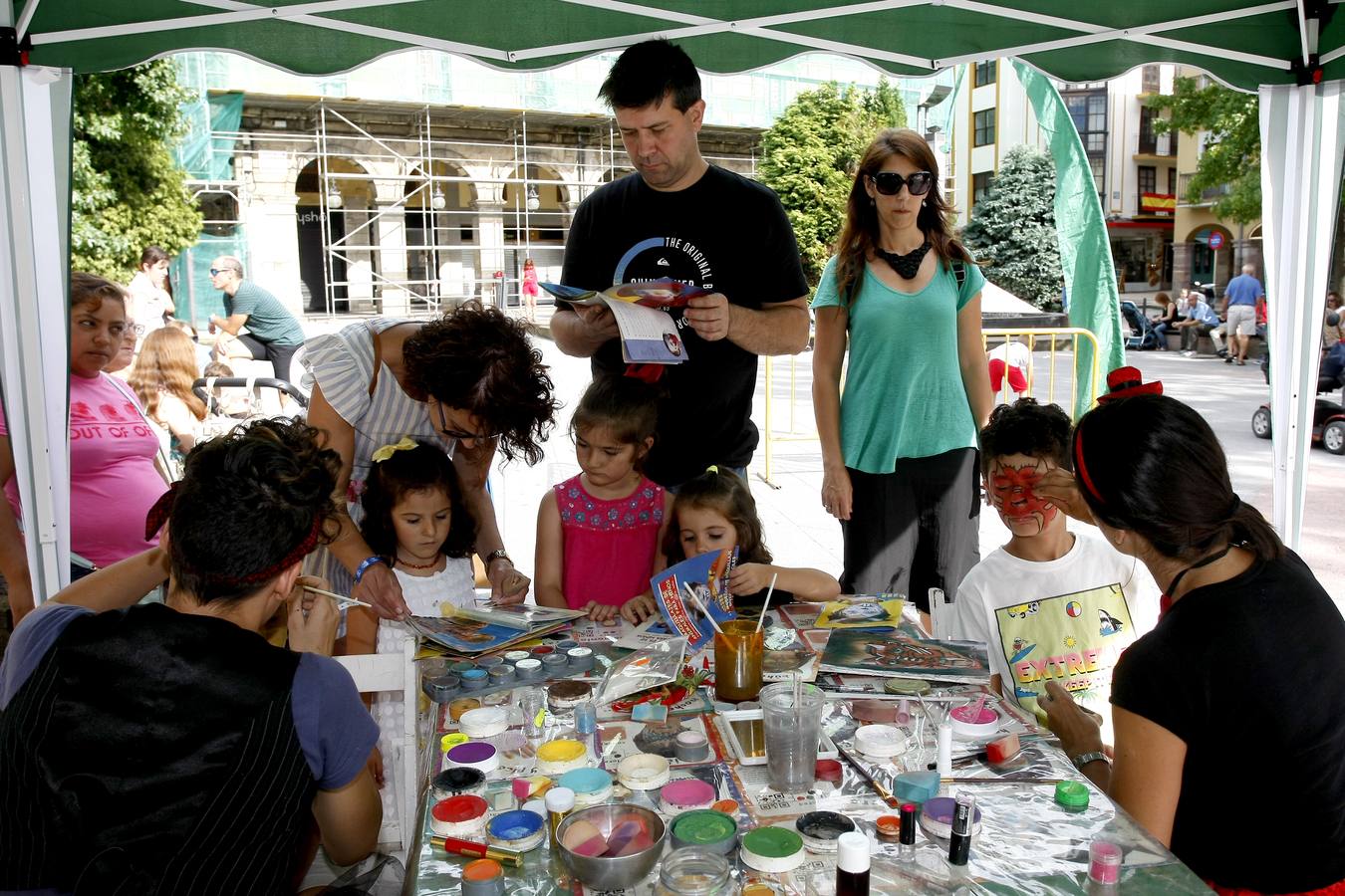 Fotos: Un circo al aire libre en la Plaza Mayor de Torrelavega