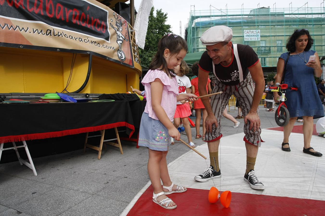 Fotos: Un circo al aire libre en la Plaza Mayor de Torrelavega