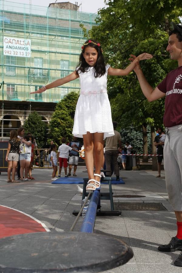 Fotos: Un circo al aire libre en la Plaza Mayor de Torrelavega