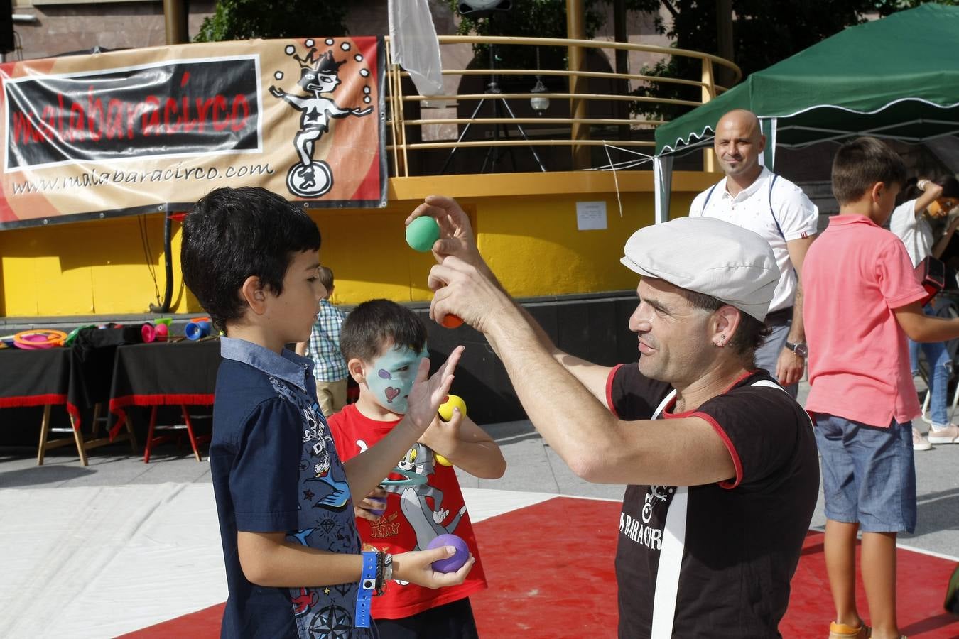 Fotos: Un circo al aire libre en la Plaza Mayor de Torrelavega