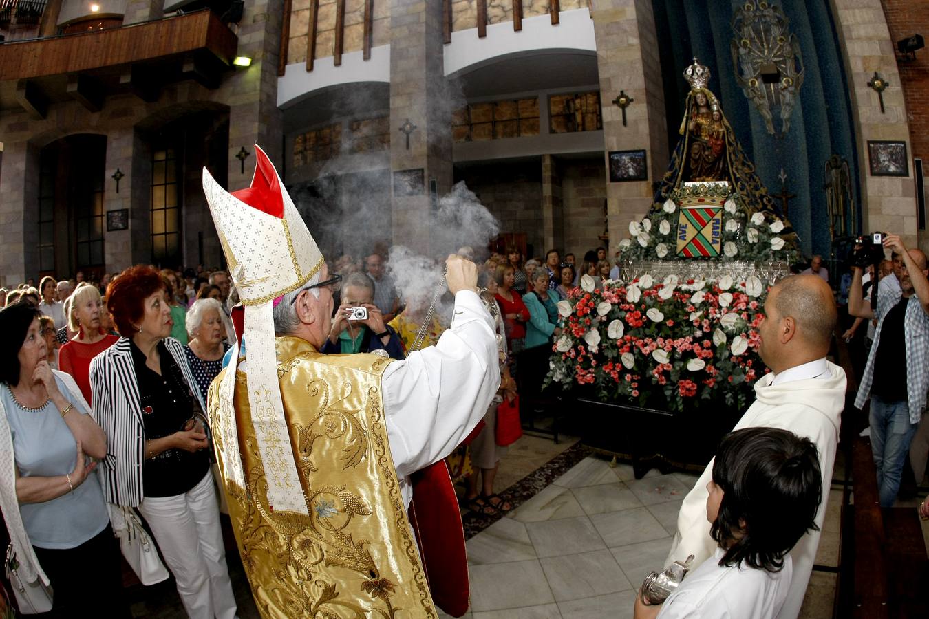 Fotos: Procesión de la Virgen Grande por Torrelavega