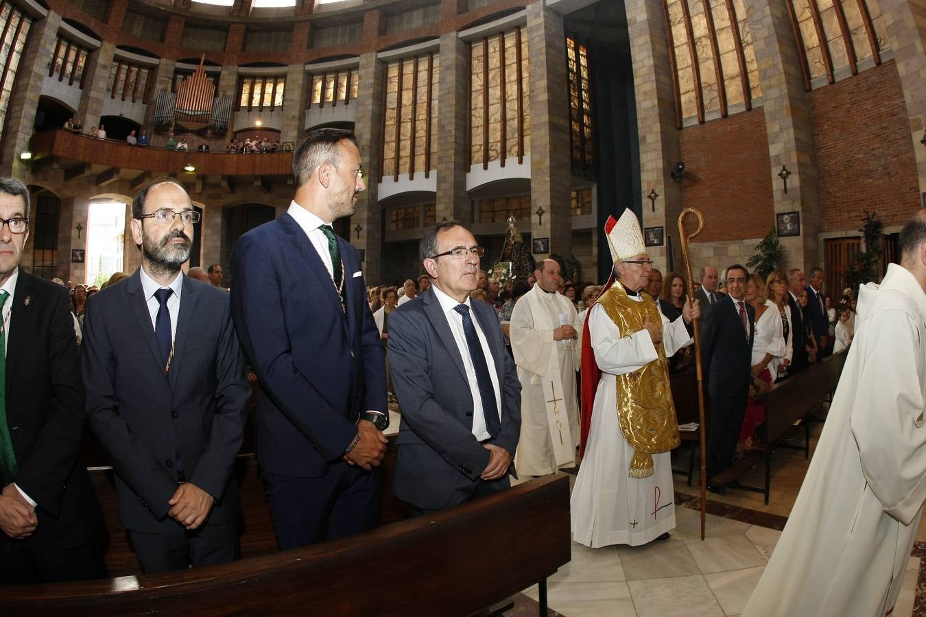 Fotos: Procesión de la Virgen Grande por Torrelavega