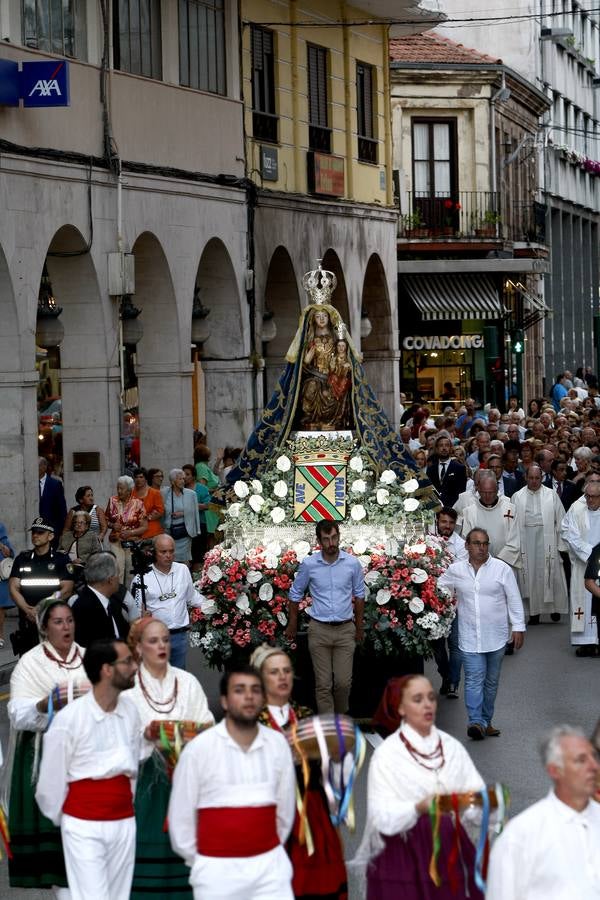 Fotos: Procesión de la Virgen Grande por Torrelavega