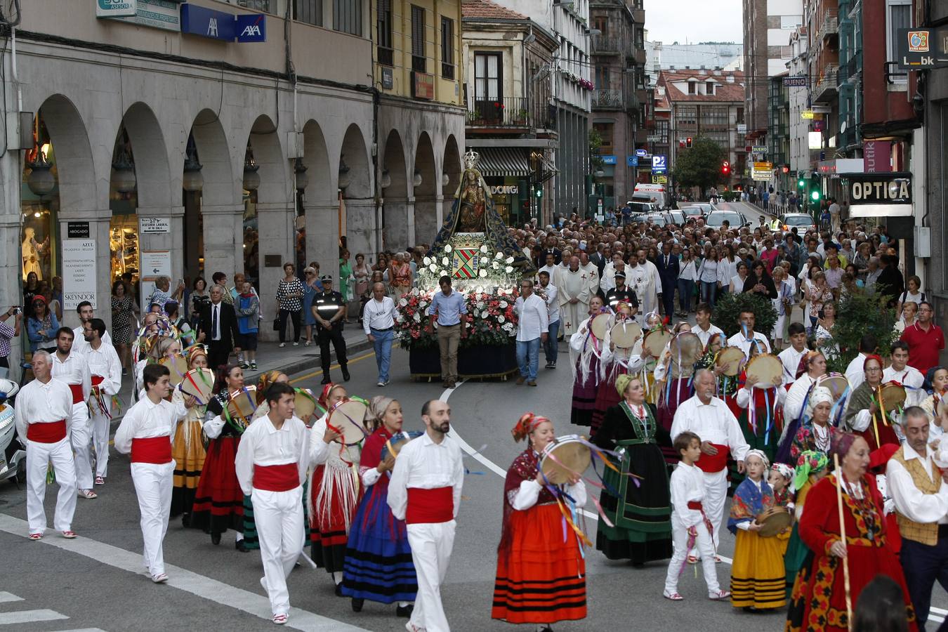 Fotos: Procesión de la Virgen Grande por Torrelavega