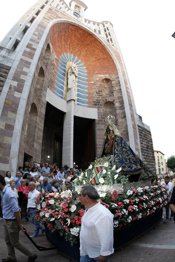 Fotos: Procesión de la Virgen Grande por Torrelavega