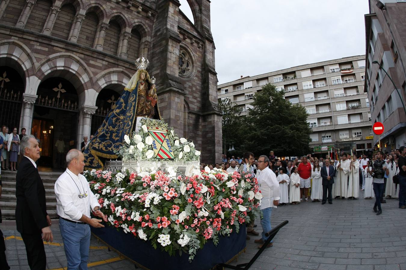 Fotos: Procesión de la Virgen Grande por Torrelavega