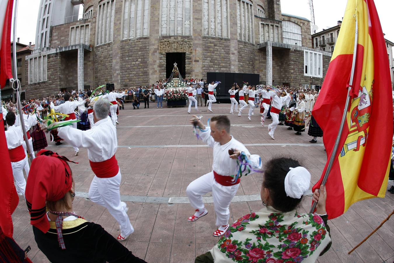 Fotos: Procesión de la Virgen Grande por Torrelavega