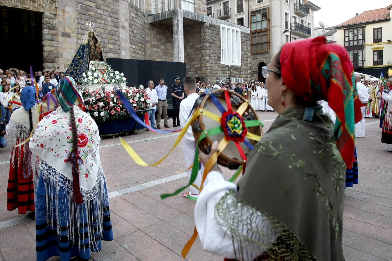 Fotos: Procesión de la Virgen Grande por Torrelavega