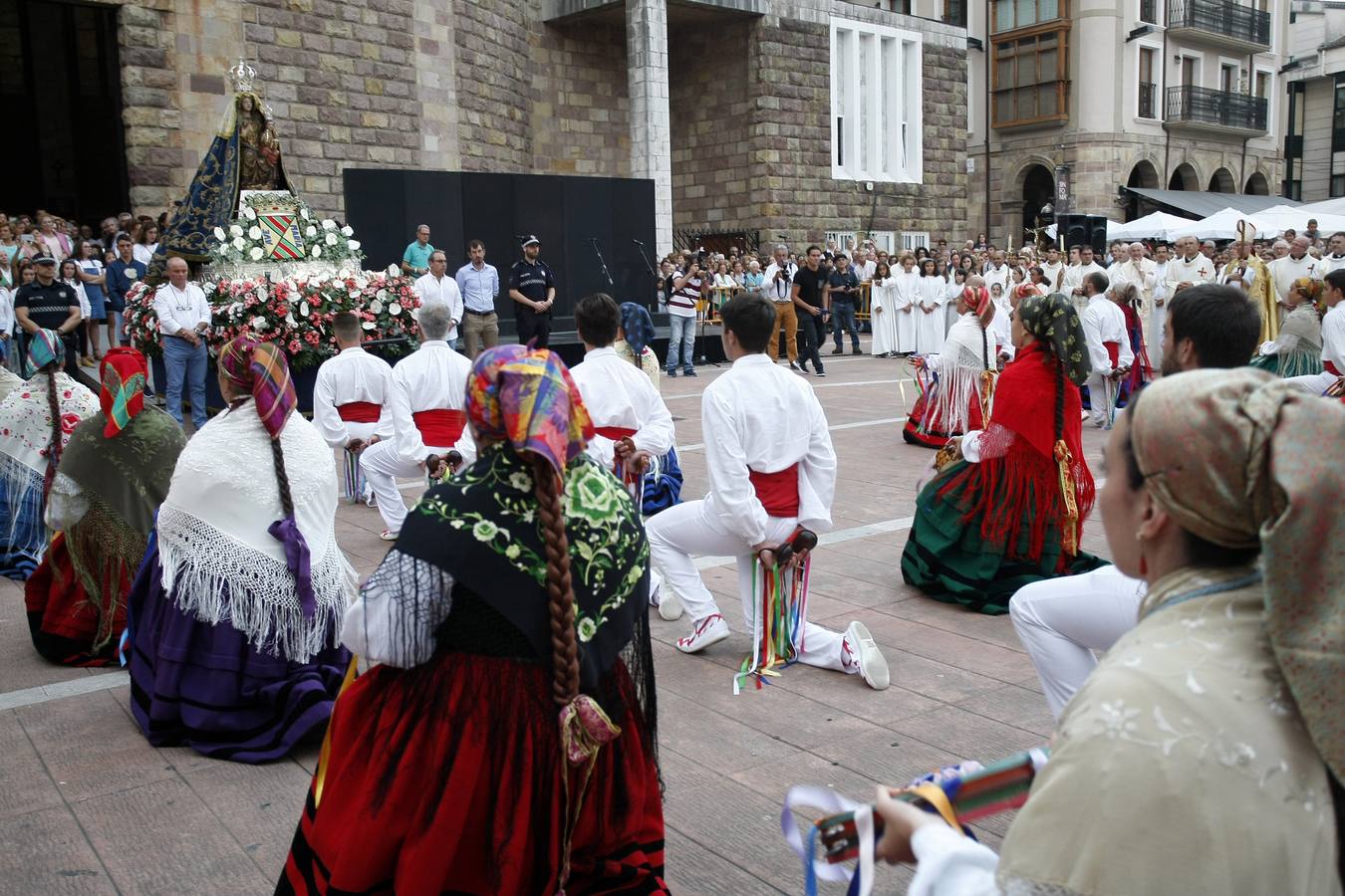 Fotos: Procesión de la Virgen Grande por Torrelavega