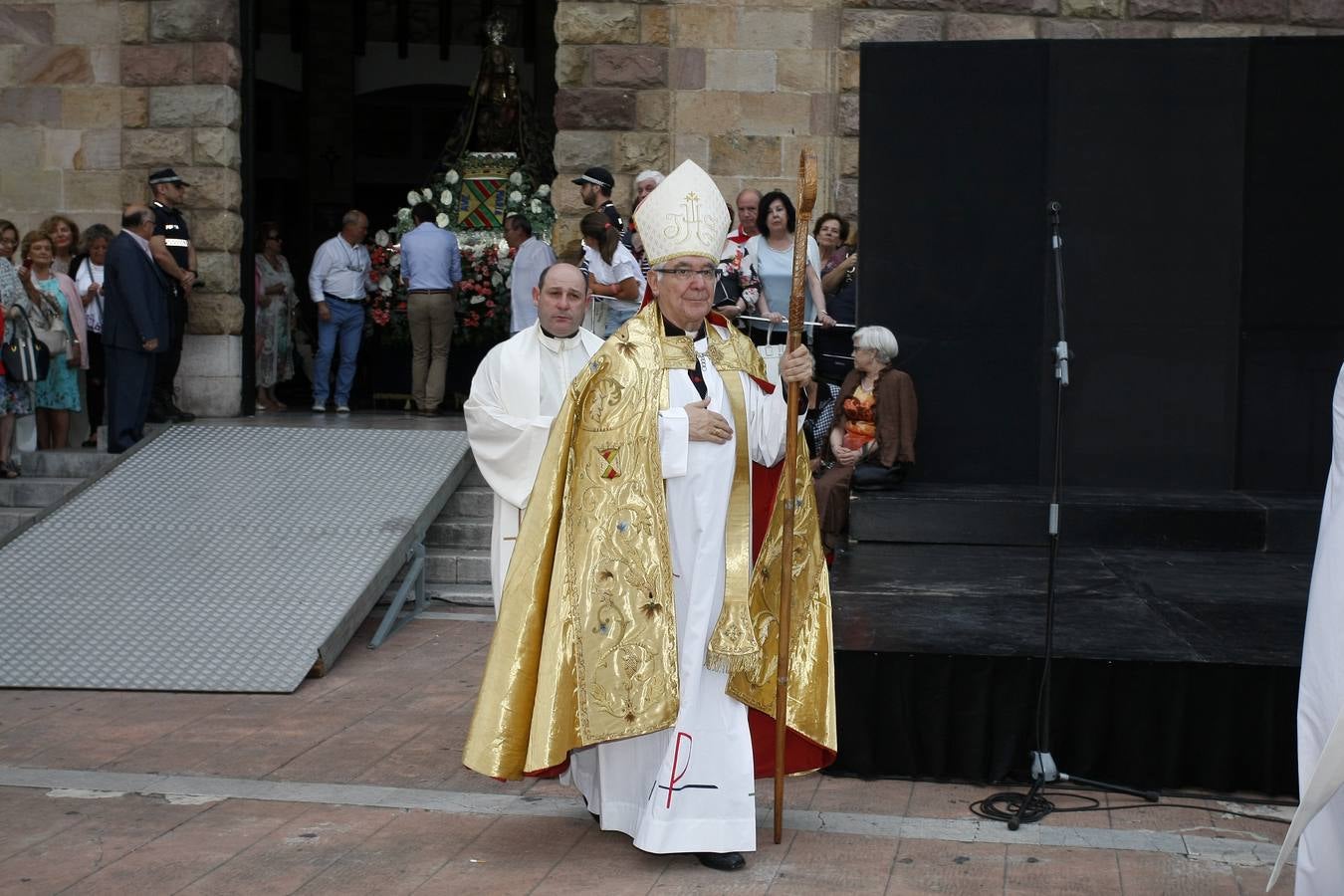 Fotos: Procesión de la Virgen Grande por Torrelavega