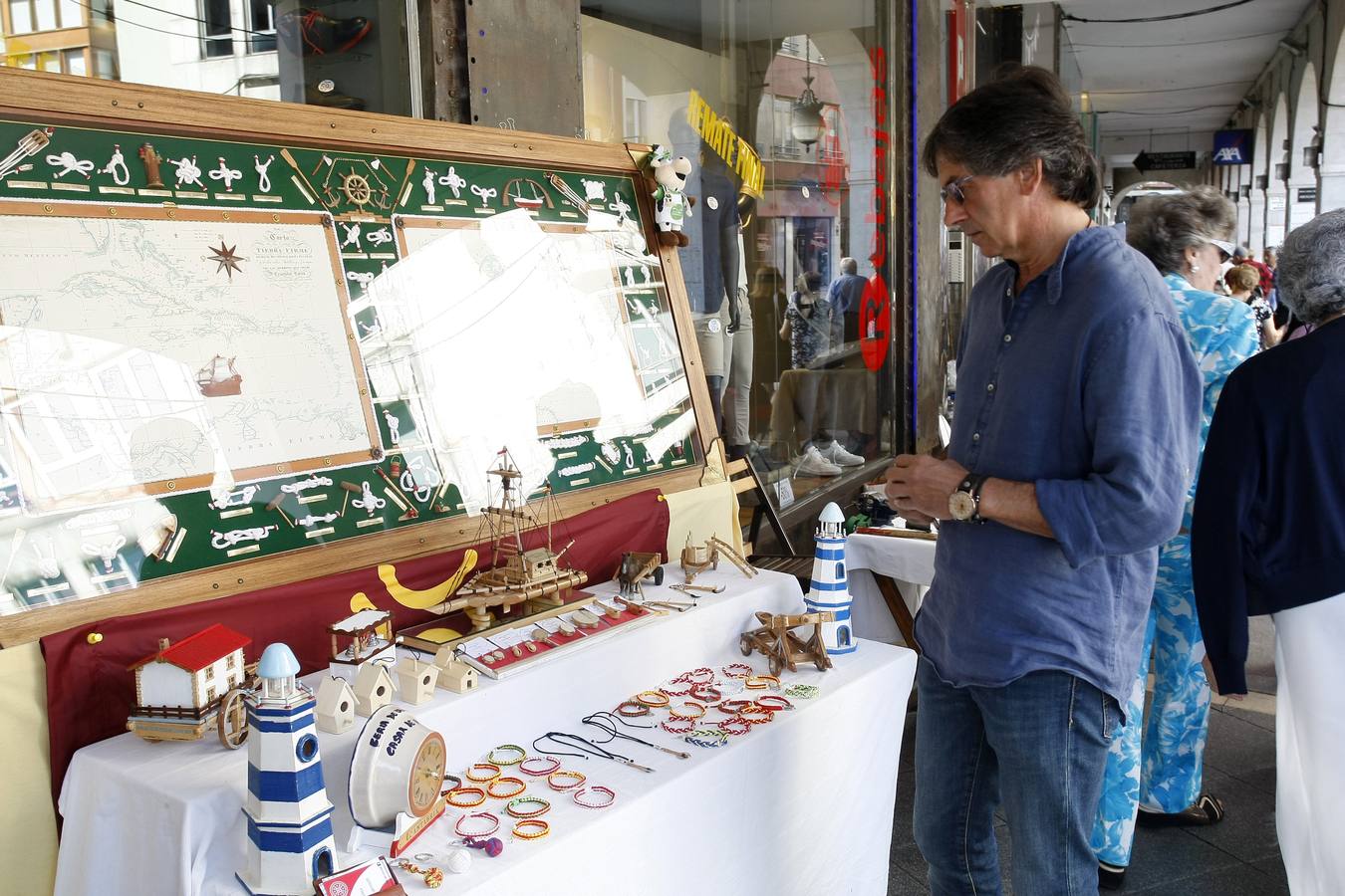 Fotos: Feria de artesanos en Torrelavega