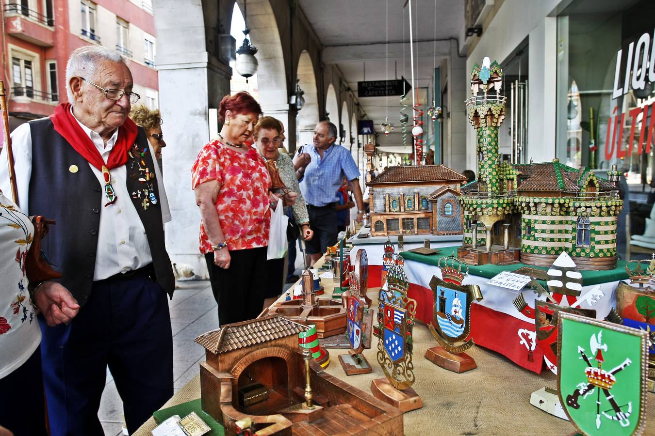 Fotos: Feria de artesanos en Torrelavega