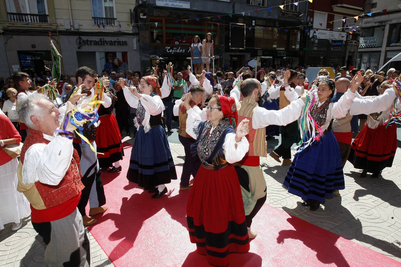 Fotos: El nombre de Poty ya luce en el &#039;Paseo de la Fama&#039; de Torrelavega