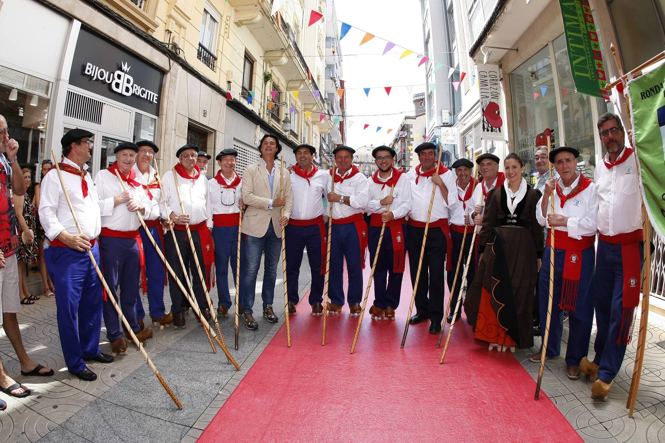 Fotos: El nombre de Poty ya luce en el &#039;Paseo de la Fama&#039; de Torrelavega