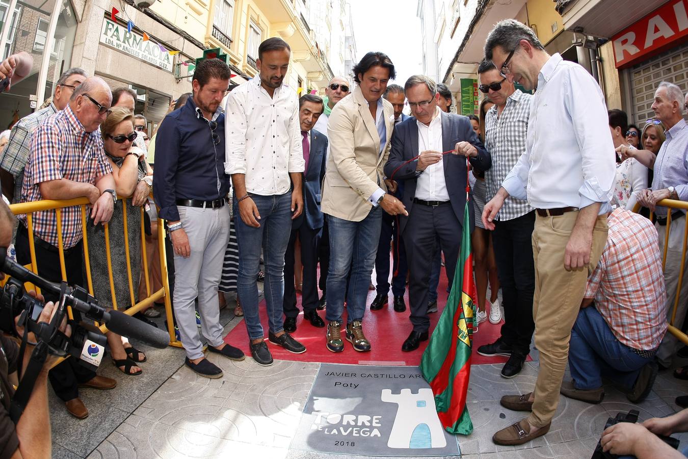 Fotos: El nombre de Poty ya luce en el &#039;Paseo de la Fama&#039; de Torrelavega